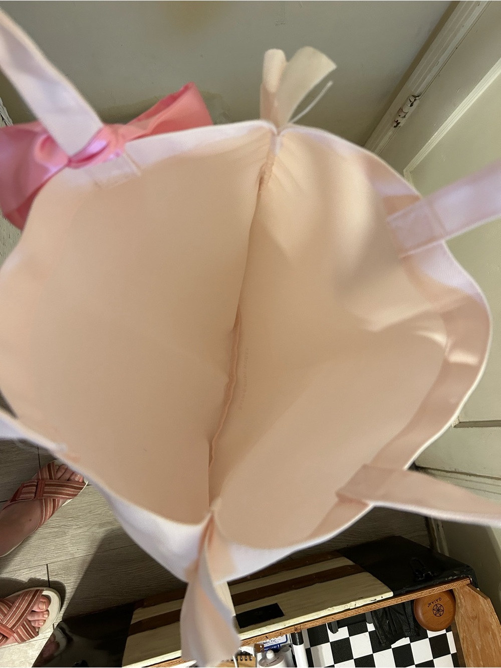 Pink Ruffle feminine Tote with Satin Bow - Sweetest Song Bath and Body Works - Picture 5 of 5